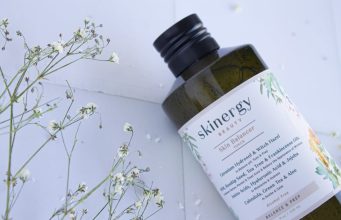 Lavanta Suyu, Adaçayı Hidrosolü ve Defne Hidrosolü: Doğal Bakımın Gücü lavendrose5