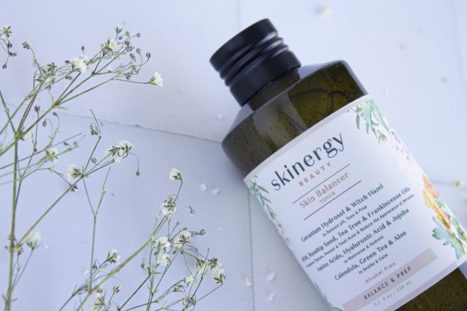 Lavanta Suyu, Adaçayı Hidrosolü ve Defne Hidrosolü: Doğal Bakımın Gücü lavendrose5